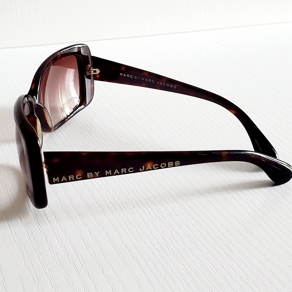 MARC JACOBS - Classic Sunglasses - Picture 6 of 12
